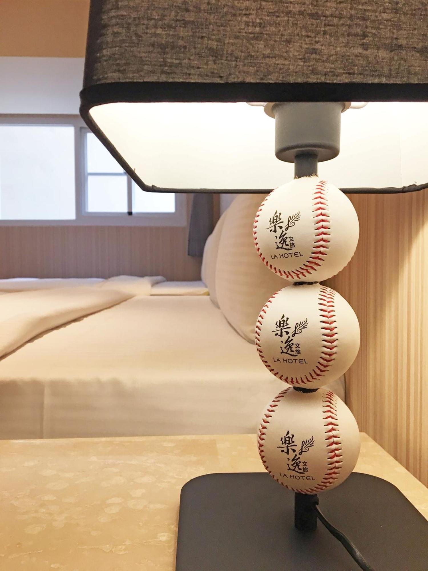La Hotel-Baseball Theme Hall Kaohsiung Esterno foto